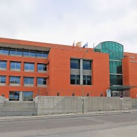 Sede del Centro de Ciencias Humanas y Sociales (CCHS) del CSIC, al que pertenece el IPP-CSIC, en la calle Albasanz de Madrid / Wikipedia/ Luis Sanz